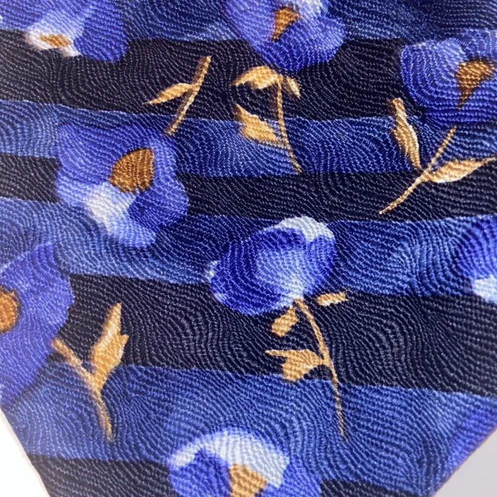 Bolgheri made in Italy 100% silk blue neck tie.